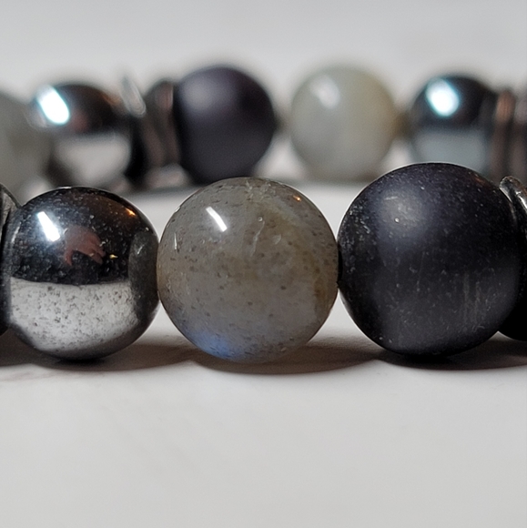 Labradorite Onyx and Hematite Men's Bracelet - Picture 3 of 4